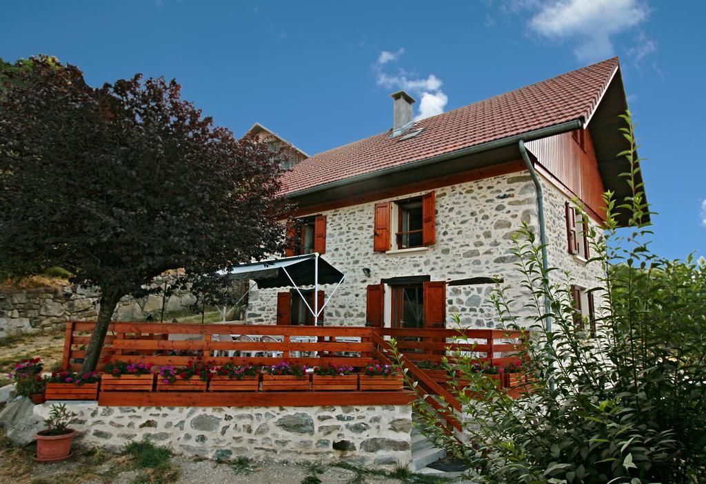 Le Carnival Bed & Breakfast Laval  Exterior photo